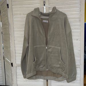 Soft, fuzzy, comfy sweatshirt!